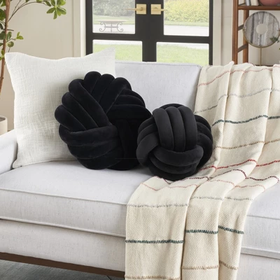 Mina Victory Sofia Infinite Knot 16" X 16" Indoor Throw Pillow 6 Mina Victory Sofia Infinite Knot 16" X 16" Indoor Throw Pillow - Image 4